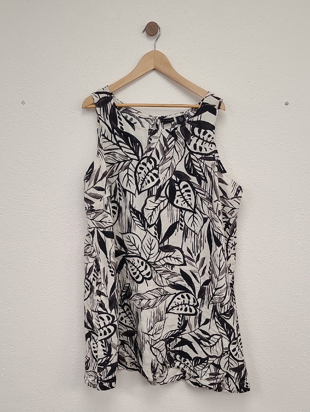 Tahari Black & Off-White Leaf-Print Linen Tank Dress With Pockets